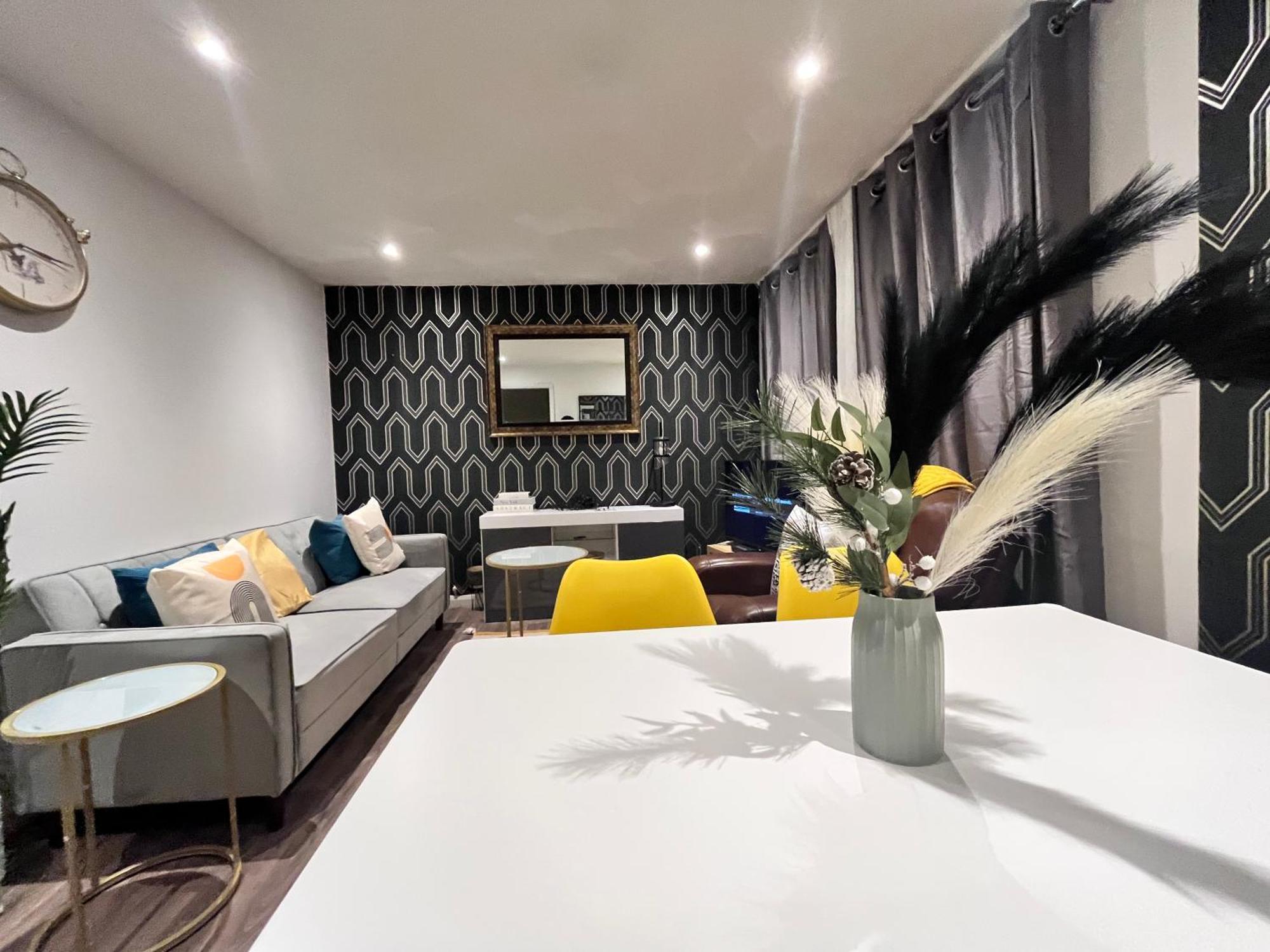 Centre 4bedroom House With Free Parking Holiday home *