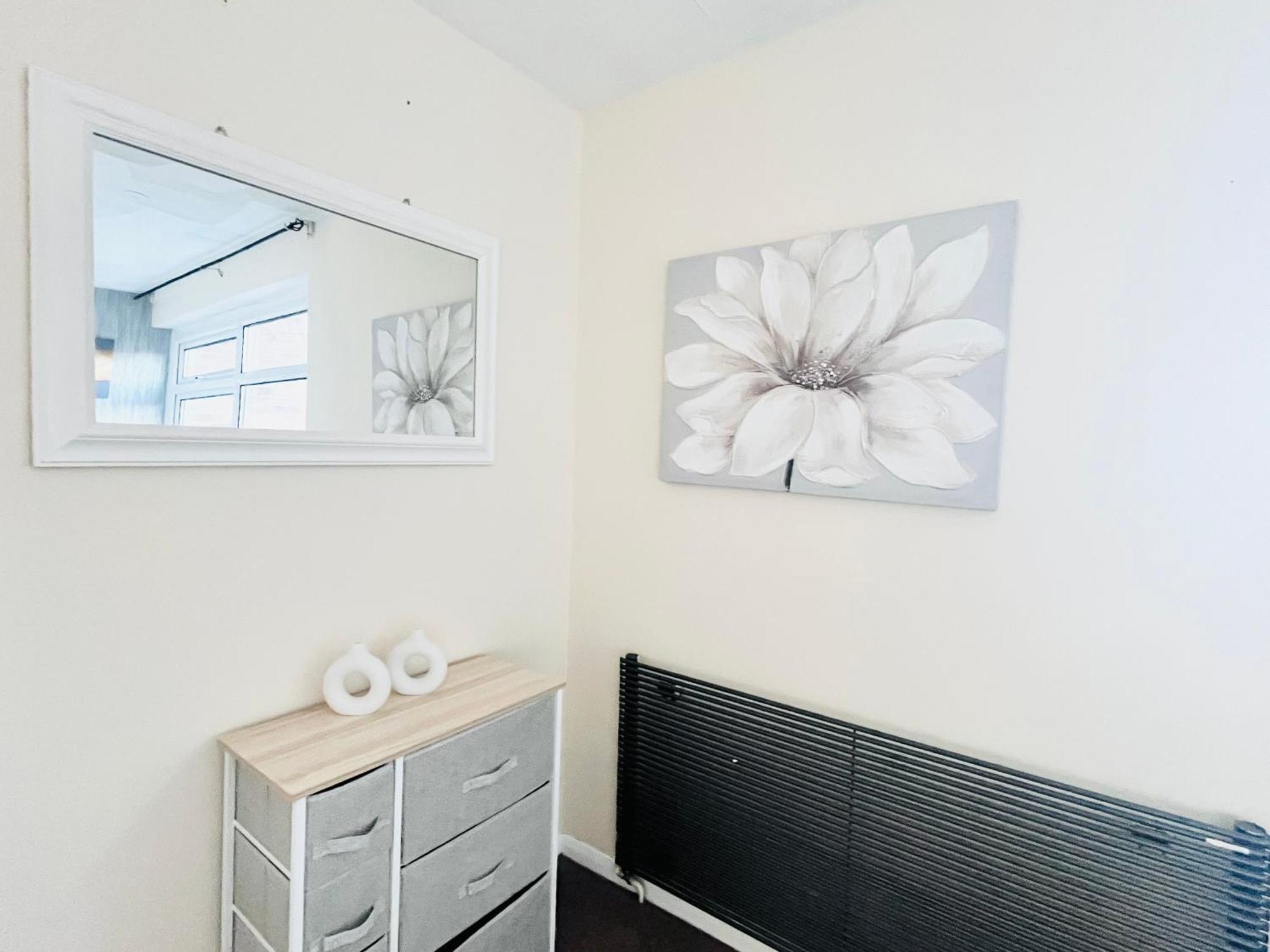 Centre 4bedroom House With Free Parking *