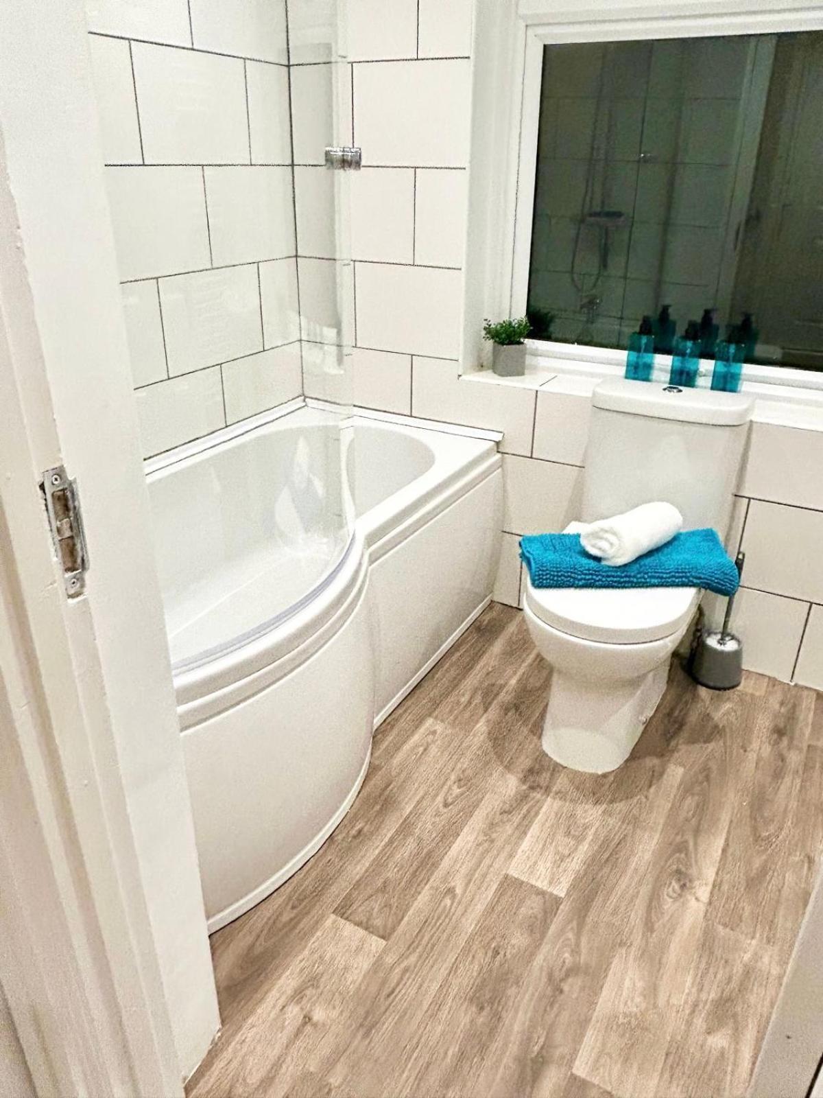 Holiday home Centre 4bedroom House With Free Parking