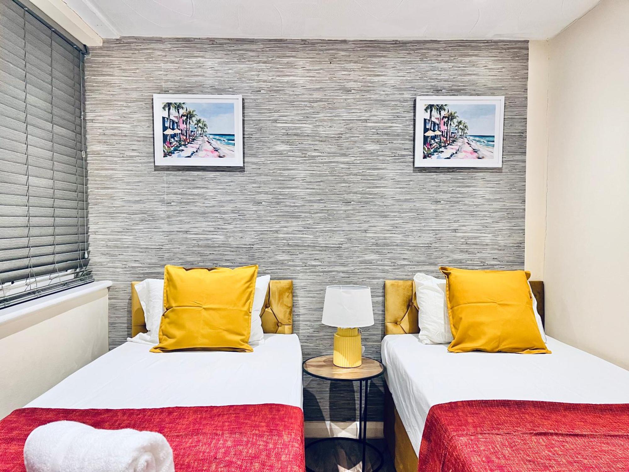 Centre 4bedroom House With Free Parking Holiday home *