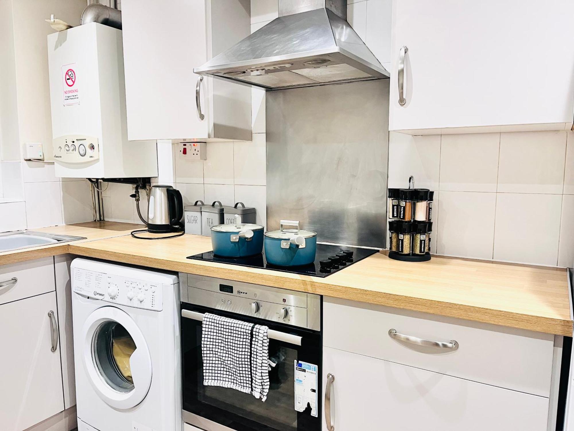 Centre 4bedroom House With Free Parking Holiday home Canterbury