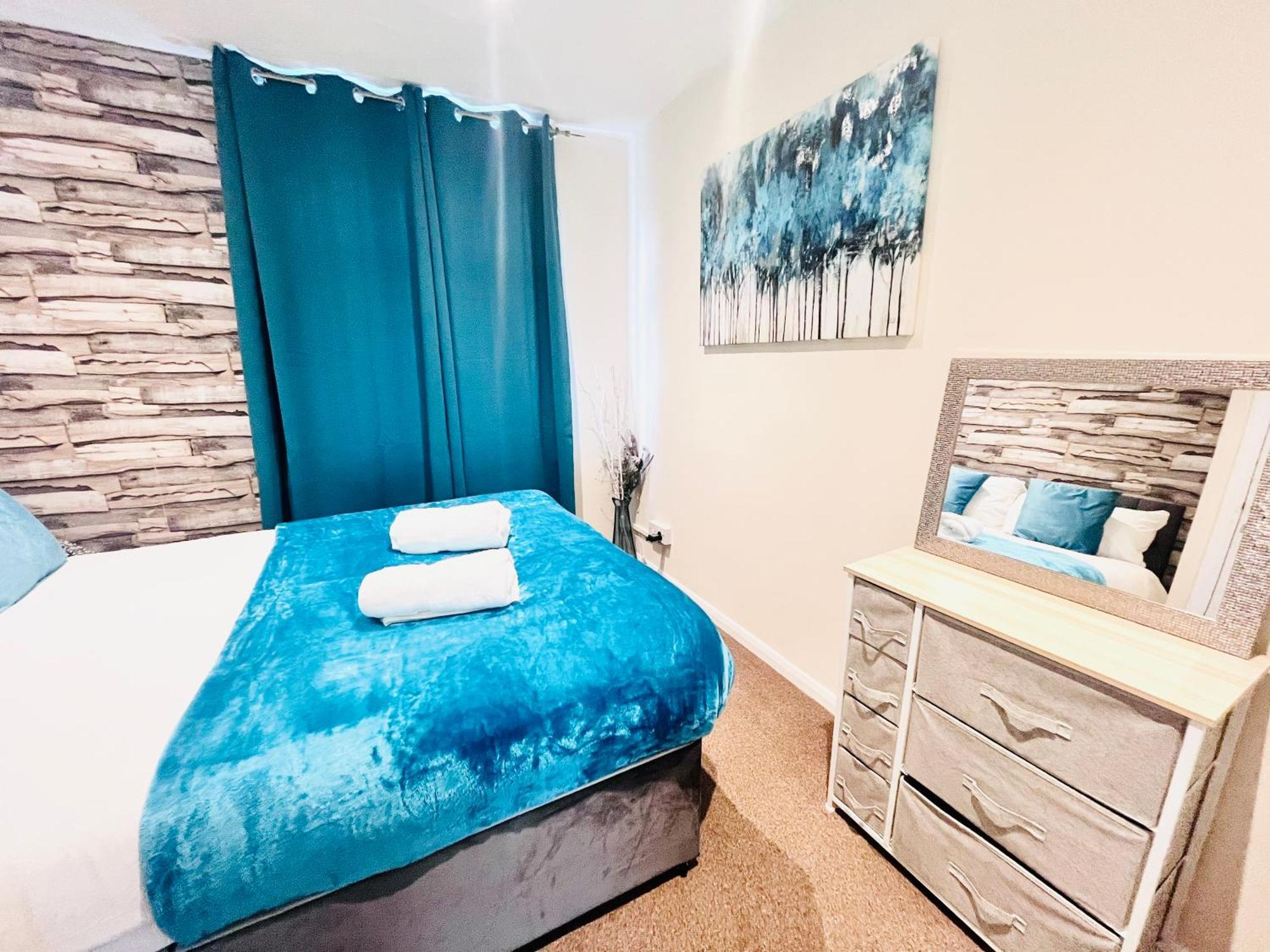 Centre 4bedroom House With Free Parking *